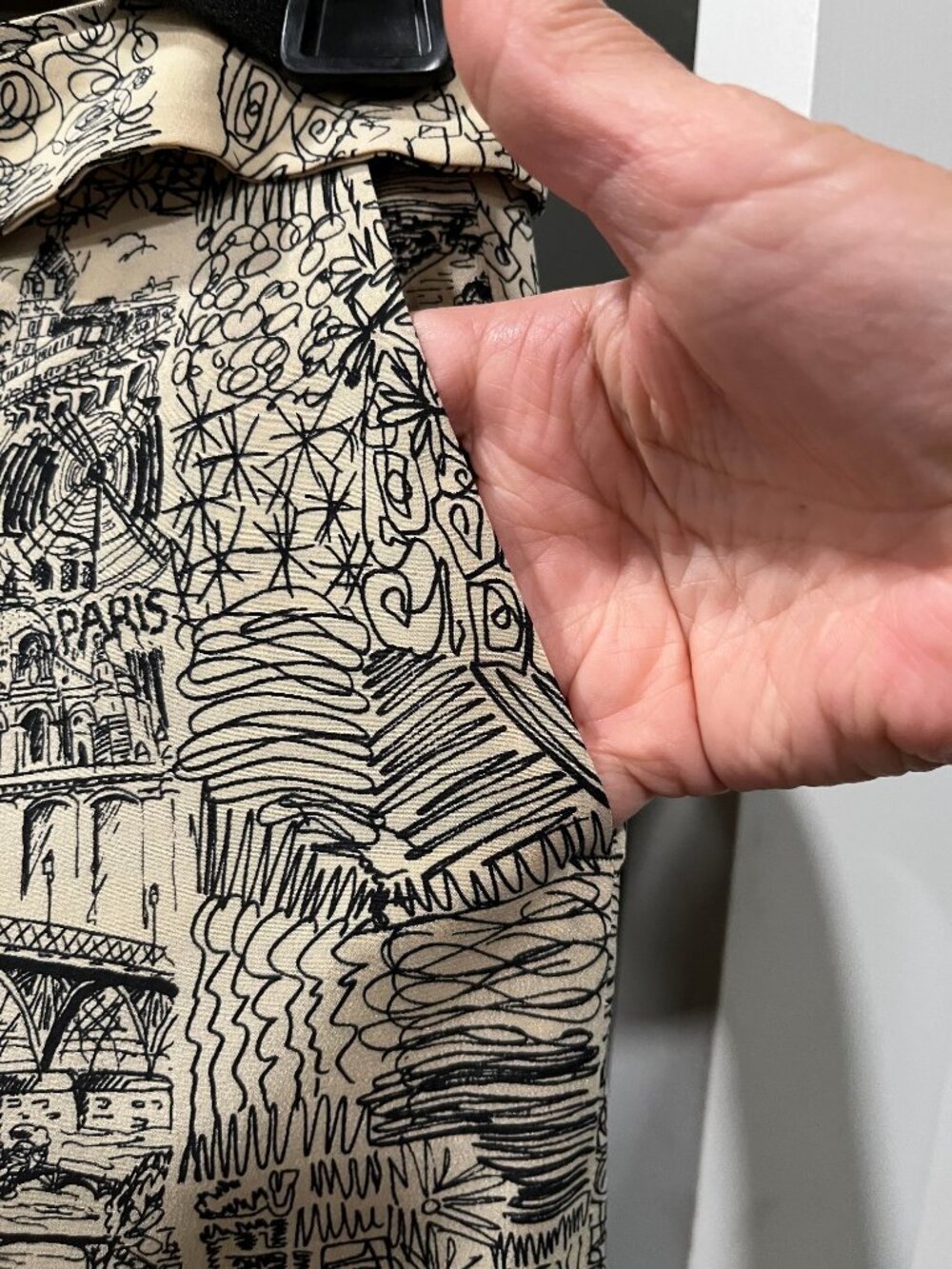 EUC JEAN PAUL GAULTIER FEMME Beige & Black Pencil Silk Skirt, Paris print, Sz 6 - Picture 8 of 16